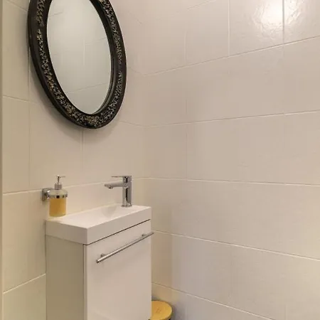 Wonderful 2-bedroom With Balcony *
