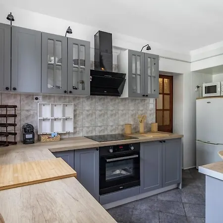Wonderful 2-bedroom With Balcony *