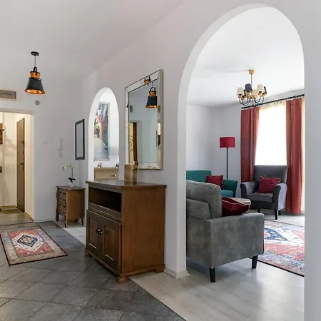 Apartment View 2-bedroom On Ptasia Street *