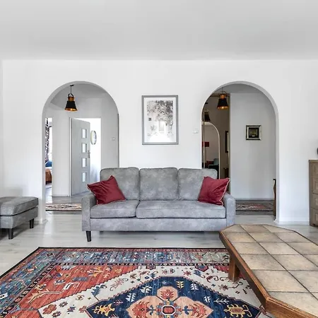 Wonderful 2-bedroom With Balcony Apartamento
