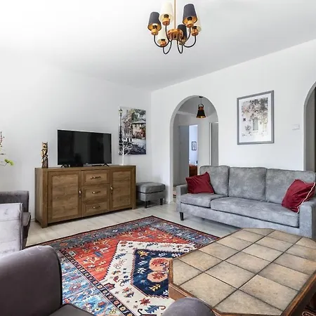 Apartamento Wonderful 2-bedroom With Balcony