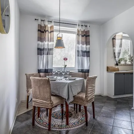 Wonderful 2-bedroom With Balcony Apartamento *